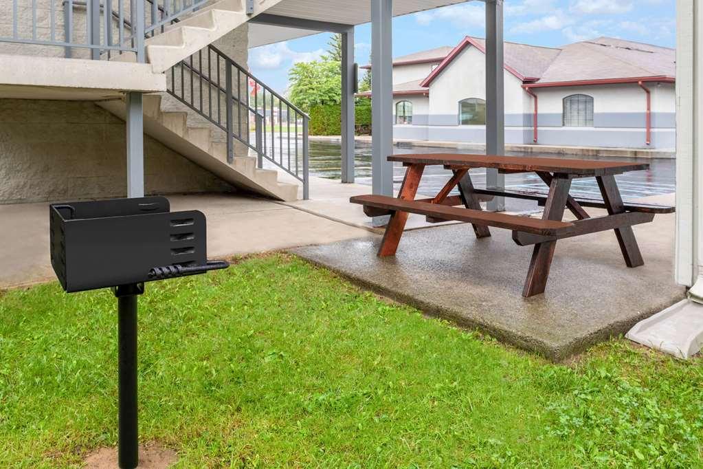 Super 8 By Wyndham Marysville/Port Huron Area Екстериор снимка