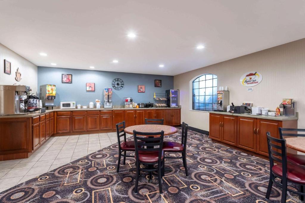 Super 8 By Wyndham Marysville/Port Huron Area Екстериор снимка