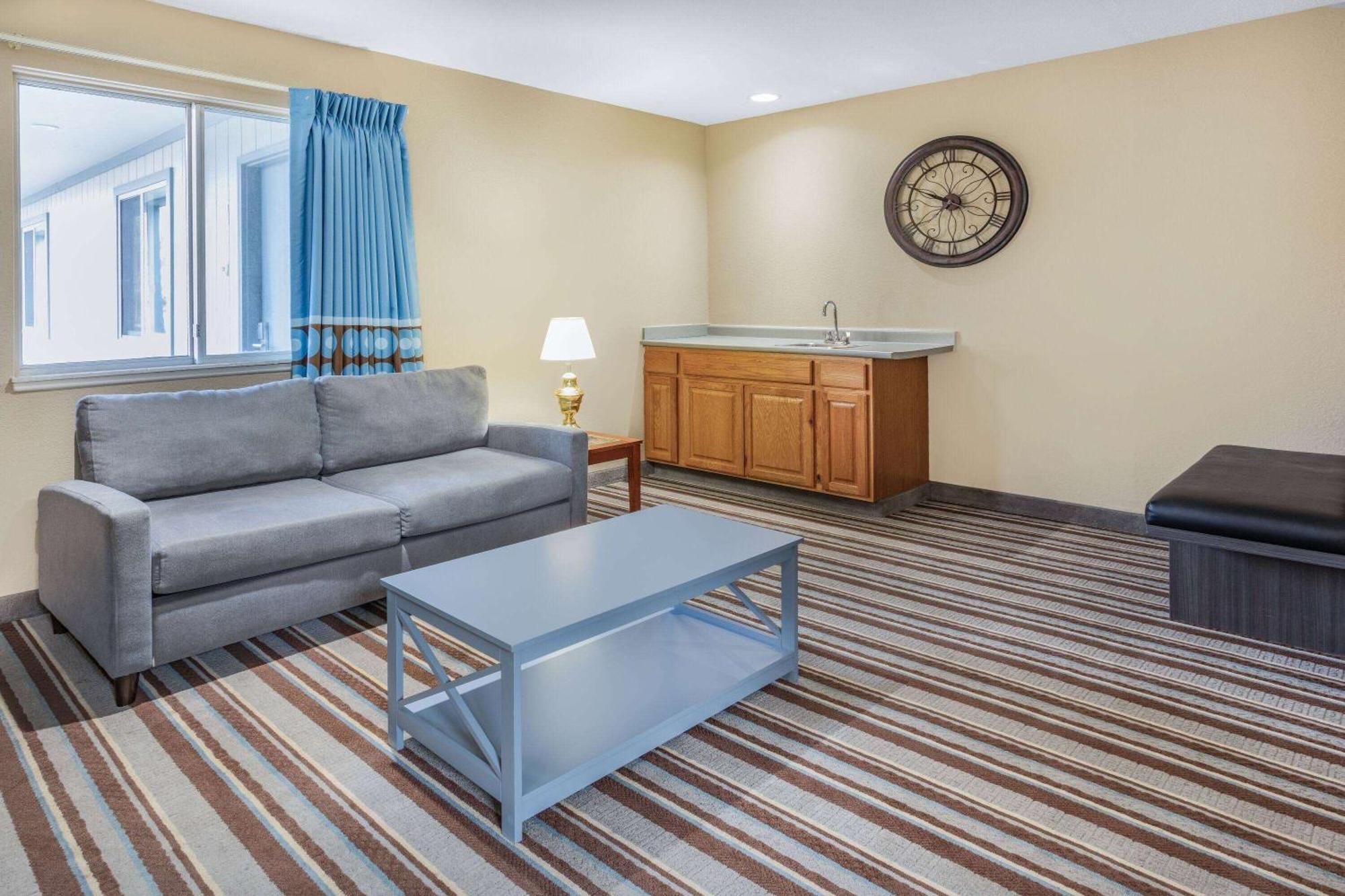 Super 8 By Wyndham Marysville/Port Huron Area Екстериор снимка